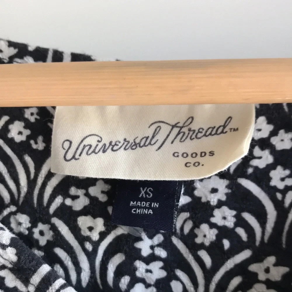 Universal Thread Shirt size xs - Picture 2 of 3